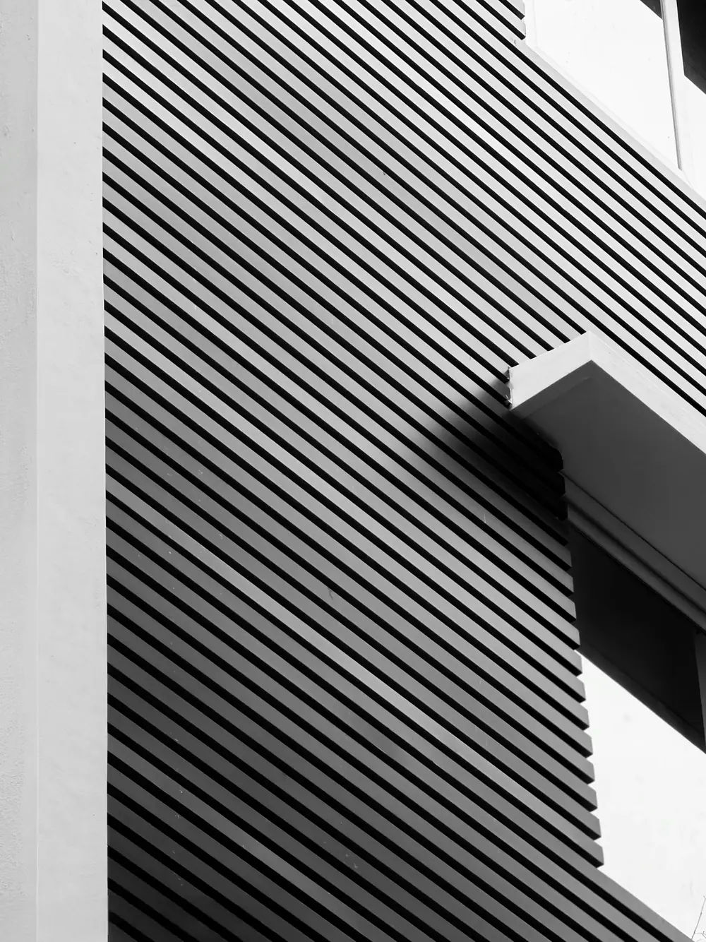 Moderne Fassade mit horizontaler Verkleidung